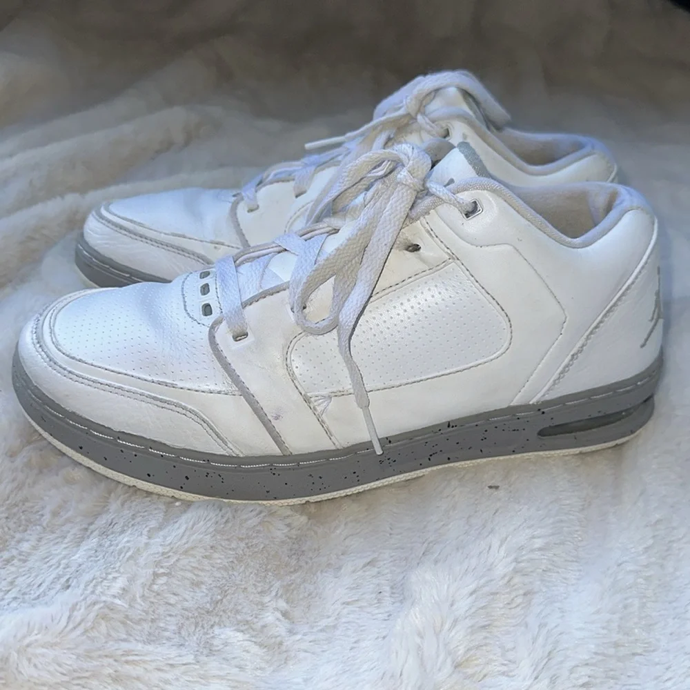 Jordan Classic Low Color White – Cement Size 7.5